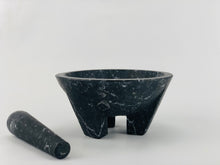Cargar imagen en el visor de la galería, Molcajete Azteca negro - elmortero
